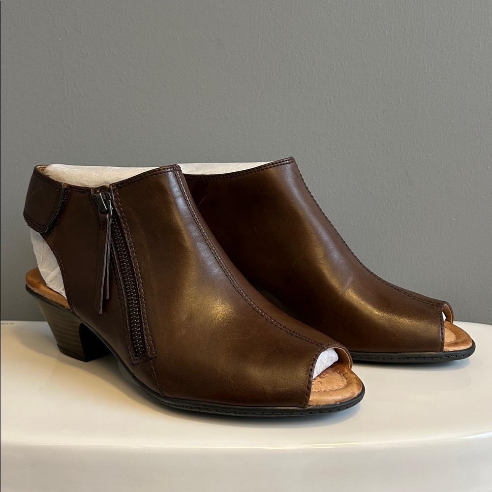 New! Earth Kristy Bark Ankle Booties